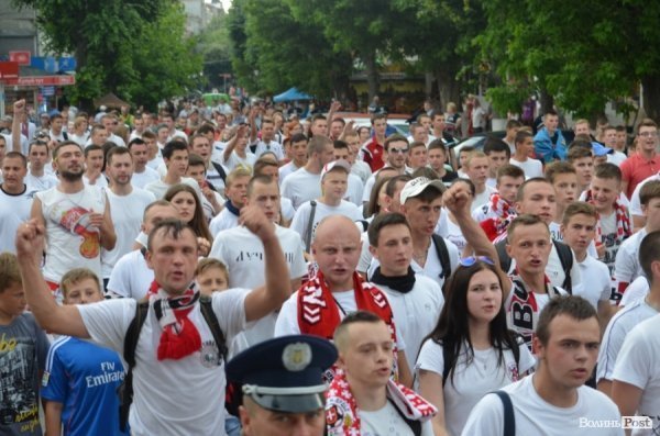 Фанати «Волині» «задимили» центр Луцька. ФОТО