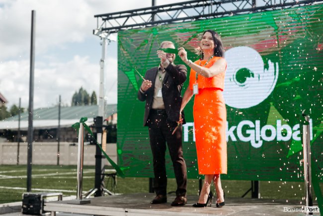 У новій локації і… з котом: як в інноваційній луцькій школі «ThinkGlobal» 1 вересня відзначали. ФОТО* 