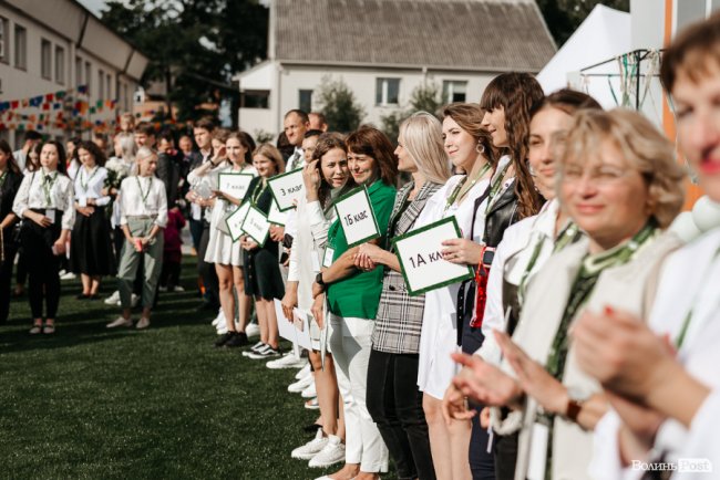 У новій локації і… з котом: як в інноваційній луцькій школі «ThinkGlobal» 1 вересня відзначали. ФОТО* 