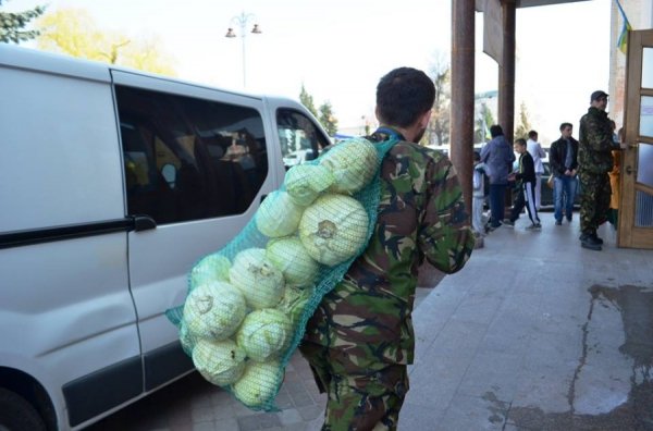 Волинські фермери зібрали харчі для «Правого сектору». ФОТО