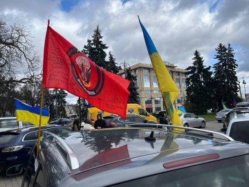 У Луцьку влаштували автопробіг на підтримку військовополонених