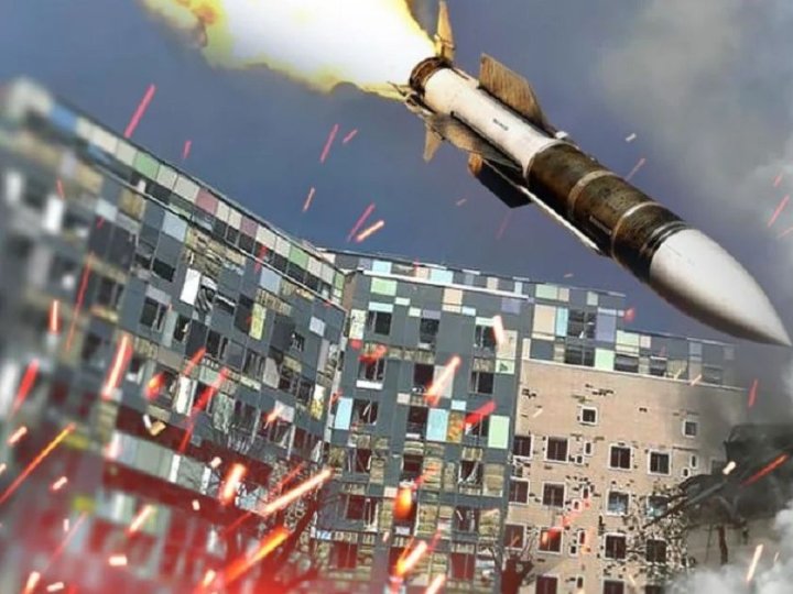 В Кривому Розі росіяни вдарили балістикою по адміністративній споруді