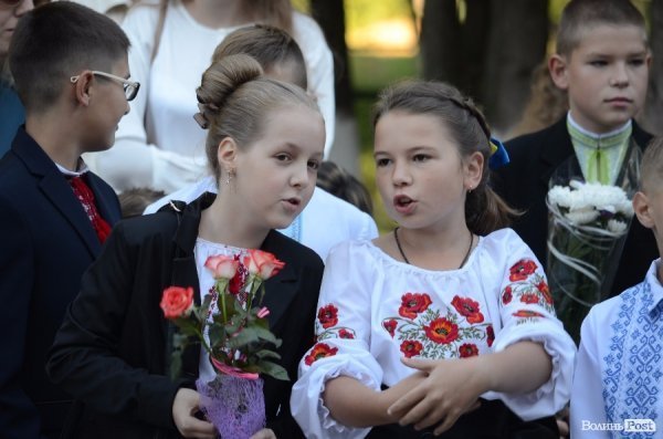 Перший дзвоник у луцьких школах. ФОТОРЕПОРТАЖ