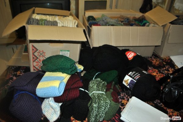 У Луцьку незряча бабуся зв'язала 318 рукавиць для бійців АТО