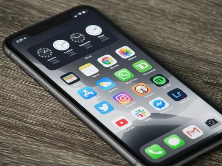 Мільйони «айфонів» в Україні - під загрозою: зловмисники могли зламати сервер уряду , - ЗМІ