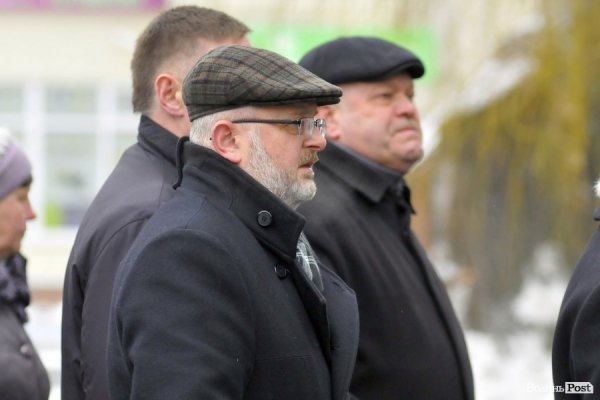 Фото прощання з міським головою Луцька Миколою Романюком