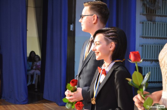 «Ви переможці»: у Луцьку нагородили випускників-медалістів. ФОТО