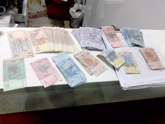 На Волині жителька Дніпропетровська продавала підробки одягу відомого бренду. ФОТО