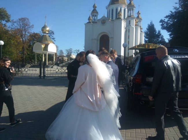 Один з найбажаніших холостяків Волині одружився. ФОТО