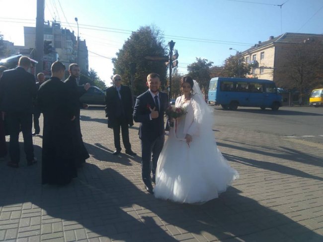 Один з найбажаніших холостяків Волині одружився. ФОТО