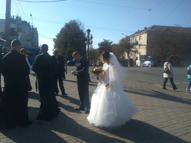 Один з найбажаніших холостяків Волині одружився. ФОТО