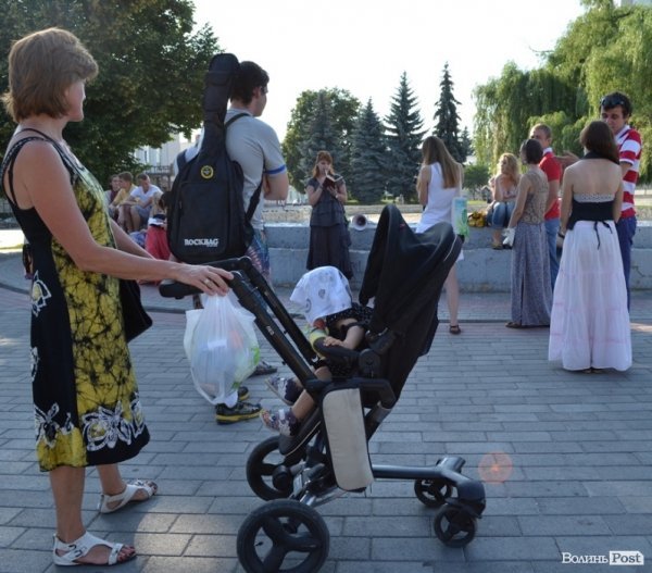 Молодь Луцька захищала мову - поезією в рупор. ФОТО