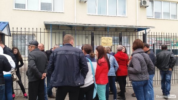 Пікет під польським Консульством у Луцьку. ФОТО