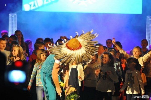 Концерт на «Міс принцеса України» в Луцьку: «А.Р.М.І.Я.», «Дзідзьо», діти