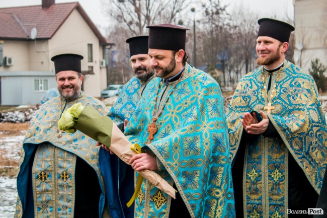 У Луцьку освятили хрест під будівництво дитячої церкви. ФОТО