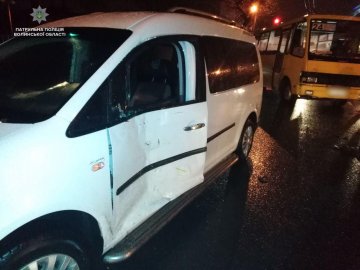 Маршрутка їхала на червоне світло: подробиці вечірньої аварії у Луцьку