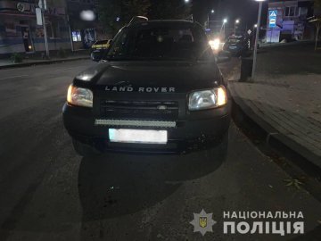 На Волині 27-річна дівчина на Land Rover збила жінку