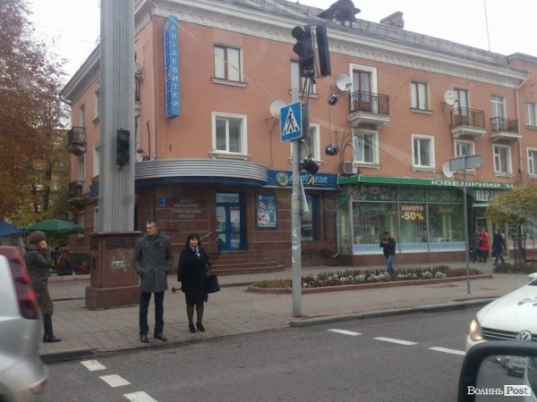 У центрі Луцька «тягучка» ‒ через несправний світлофор