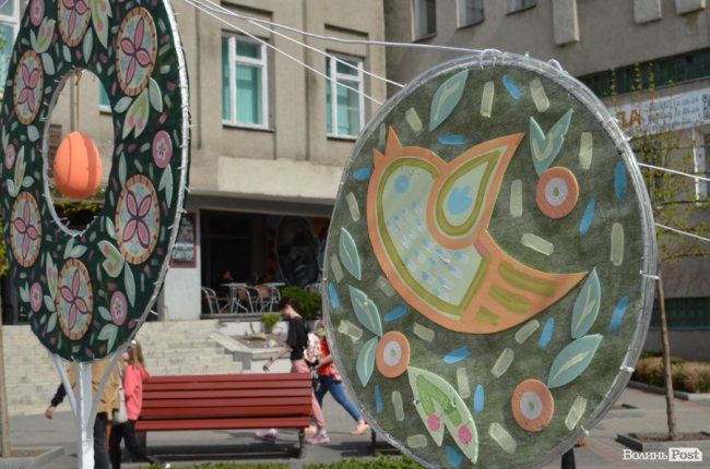 Традиційні писанки, яскраві курчатка і апетитні паски: великодній Луцьк. ФОТОРЕПОРТАЖ