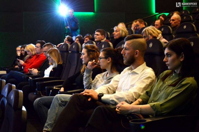 «Головне – не скиглити»: з лучанами зустрілася народна депутатка. ФОТО