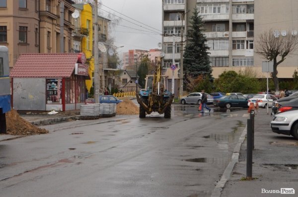 Рух транспорту регулюють працівники ДАІ