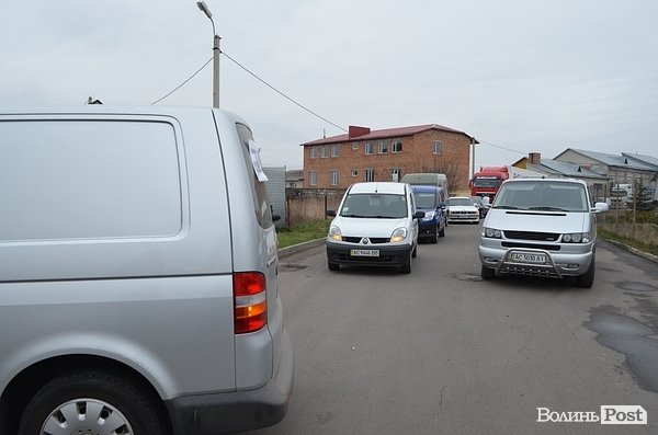 У Луцьку погрожують блокувати митницю. ФОТО