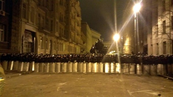 Штурм Адміністрації президента. ВІДЕО