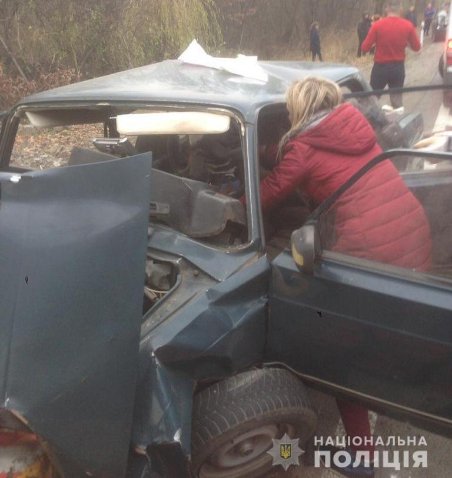 Авто влетіло в опору мосту: троє людей загинуло. ФОТО