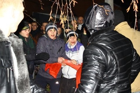 У Маневичах розгромили офіси комуністів і регіоналів. ФОТО