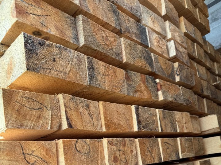 Через волинський кордон намагались незаконно провезти деревину