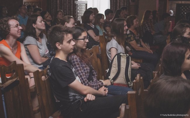 Зрозуміло про складне: у Луцьку говорили про чорні діри