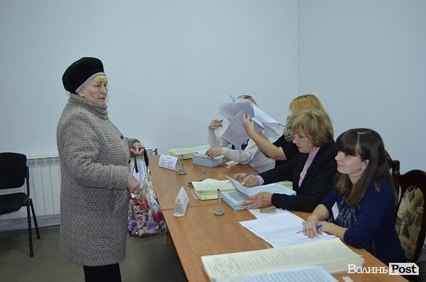 У Луцьку дільниці працюють не без порушень. ФОТО. ДОПОВНЕНО