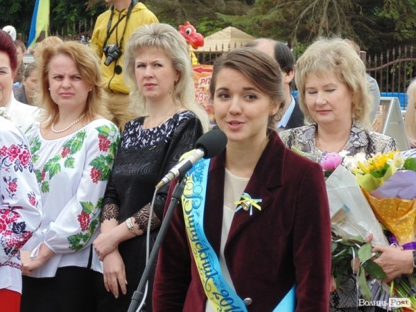 Останній дзвінок у Луцьку: четверта гімназія. ФОТО