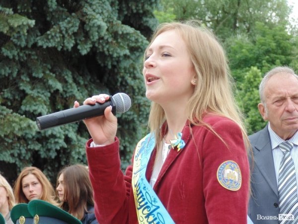 Останній дзвінок у Луцьку: четверта гімназія. ФОТО