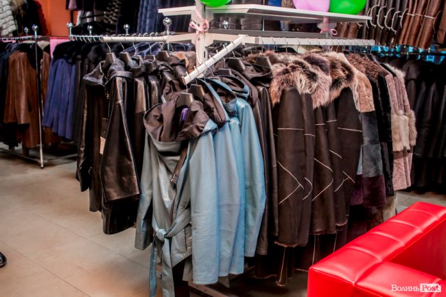 Магазин «Steel» у центрі Луцька пропонує шалені знижки на шкіру та хутро*