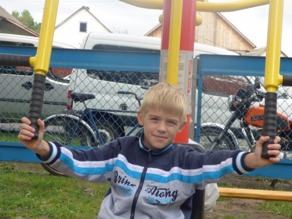 У селі на Любомльщині встановили вуличні тренажери. ФОТО