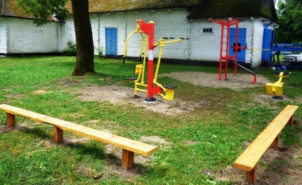 У селі на Любомльщині встановили вуличні тренажери. ФОТО