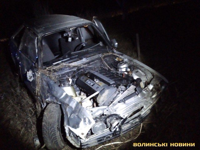 Під Луцьком п'яний водій на BMW злетів у кювет: пасажири втекли з місця ДТП. ФОТО