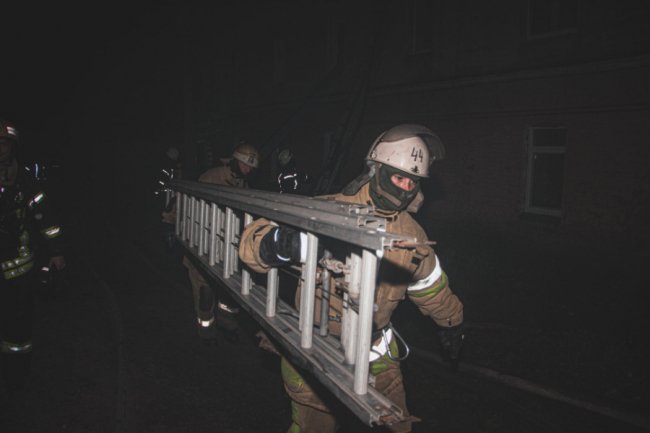 У Києві біля храму сталась пожежа: загинуло дві людини. ФОТО. ВІДЕО