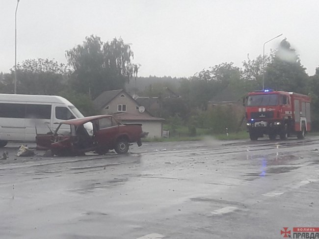 У селі Дачне – масштабна ДТП за участю трьох автівок. ФОТО