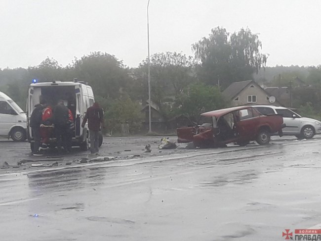 У селі Дачне – масштабна ДТП за участю трьох автівок. ФОТО