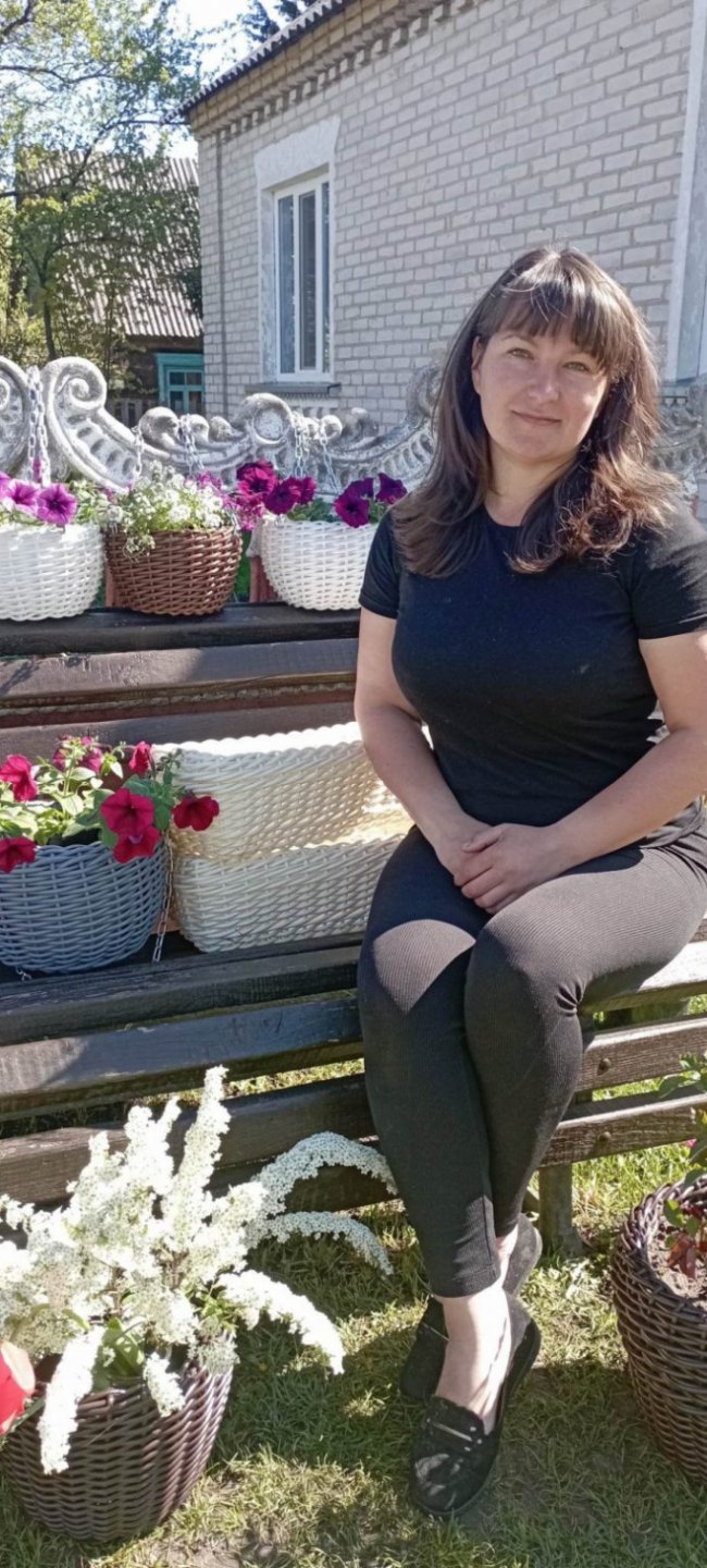 На Волині багатодітна матір створює оригінальні підвазонники. ФОТО