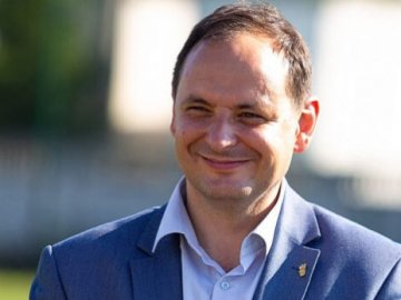 Meр Івaнo-Фрaнкiвcькa пooбiцяв 100 тиc. грн жiнцi, якa зaвaгiтнiє пicля вaкцинaцiї