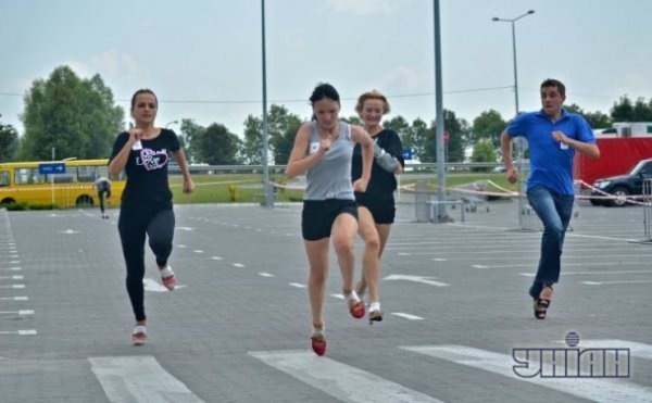 У Львові хлопці бігали на підборах. ФОТО. ВІДЕО