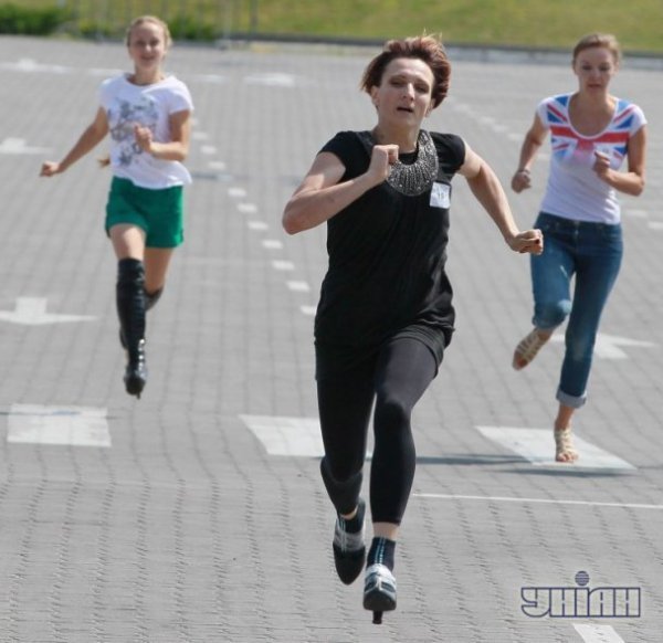 У Львові хлопці бігали на підборах. ФОТО. ВІДЕО