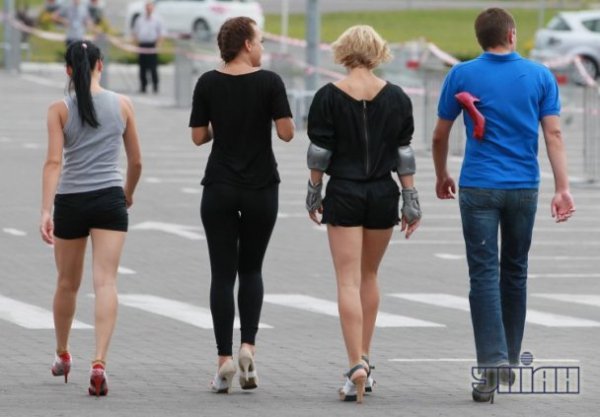 У Львові хлопці бігали на підборах. ФОТО. ВІДЕО