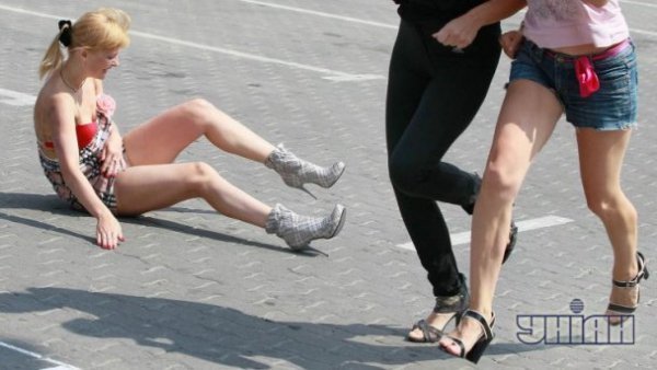 У Львові хлопці бігали на підборах. ФОТО. ВІДЕО