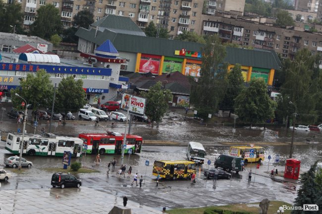 У Луцьку після зливи – потоп. ФОТО. ВІДЕО
