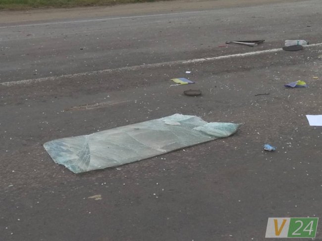 У Луцьку причіп від Mercedes розтрощив ВАЗ з пасажирами. ФОТО. ВІДЕО