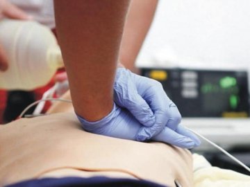 На Волині чоловік втратив свідомість у громадському місці: його вдалося врятувати 